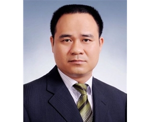 党总支委员、校长符康录